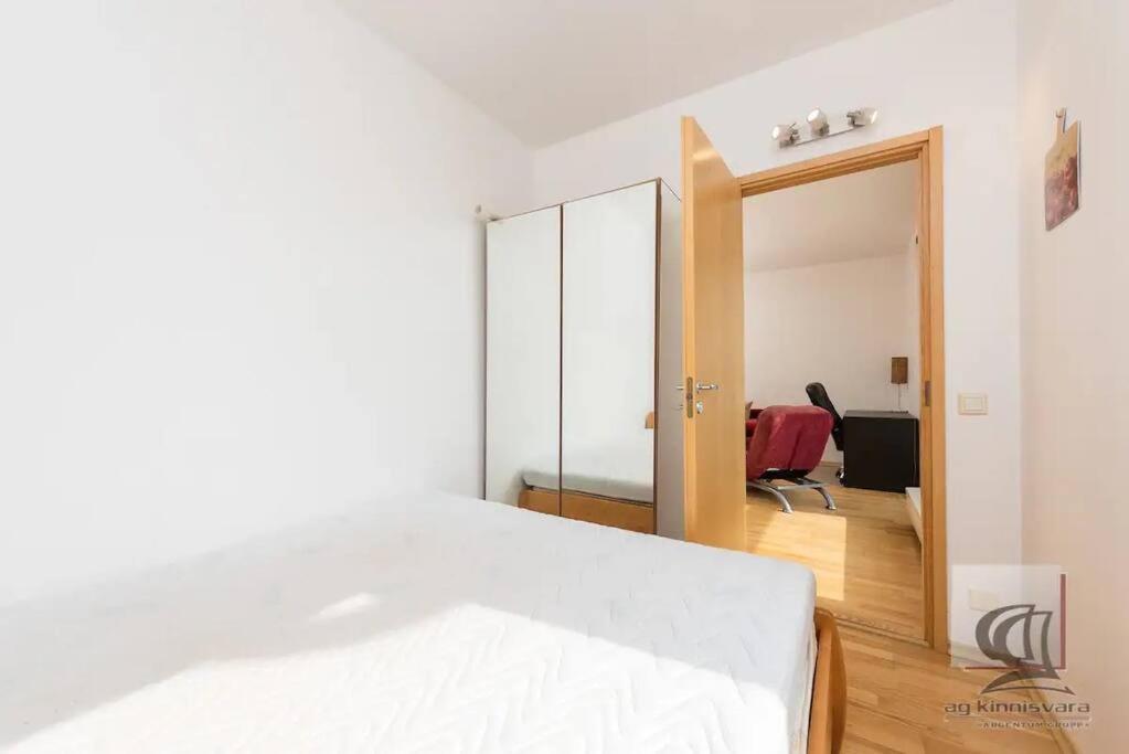 Apartment Cozy 2-bedroom Penthouse In The Heart Of *
